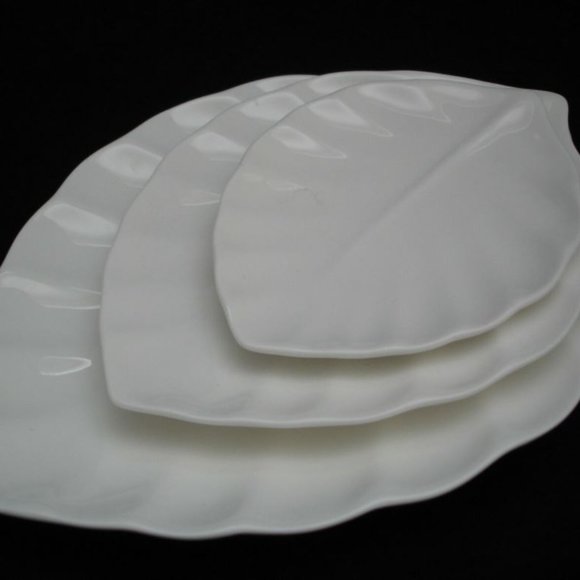 NEW wop 3pc White Crate & Barrel Leaf Dishes/Trinket Dish/Serving - Picture 1 of 3